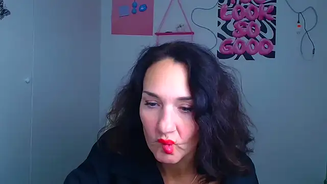 Snapshot of Rosie_Rosee chatting on January 2026 05:27:02 PM Rosie Rosee online show from January 2026 05:27:02 PM