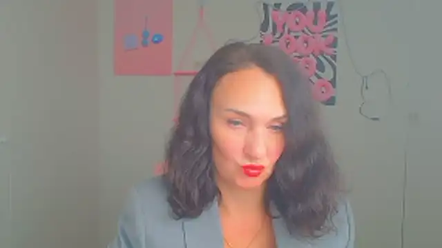 Snapshot of Rosie_Rosee chatting on April 2026 06:43:01 PM Rosie Rosee online show from April 2026 06:43:01 PM