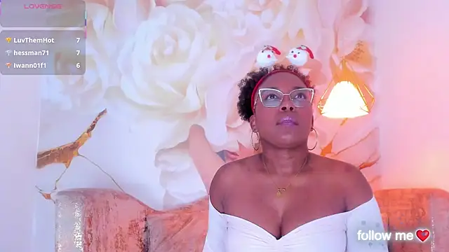 Snapshot of ChannelCroix chatting on November 2025 07:35:02 PM ChannelCroix online show from November 2025 07:35:02 PM