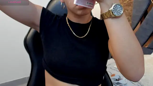 Vittoria Conti  online show from November 2025 01:28:02 PM