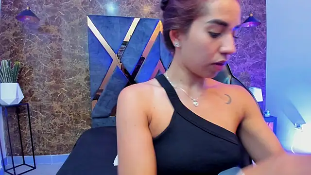 Vittoria Conti  online show from January 2026 05:18:01 PM