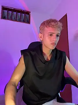 tylernova online show from November 2025 03:39:02 AM