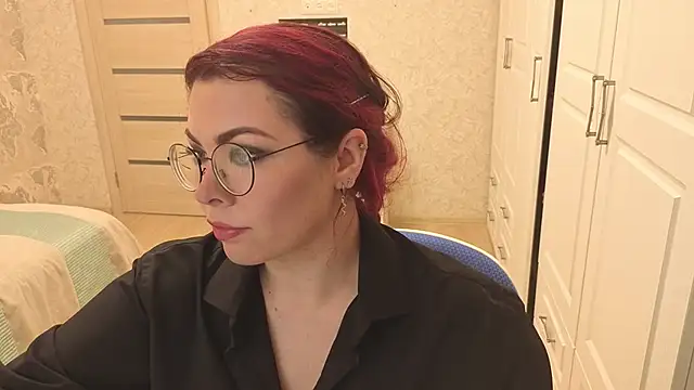 Snapshot of EmiStevens chatting on October 2025 07:54:02 AM EmiStevens online show from October 2025 07:54:02 AM