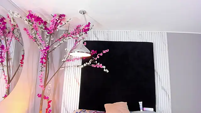 Aliyah Brooks cr online show from December 2025 03:45:02 AM