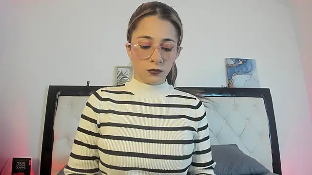 Sara Roades online show from October 2025 09:37:01 PM