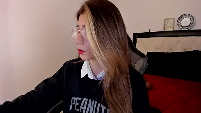 Sara Roades online show from November 2025 08:55:01 PM