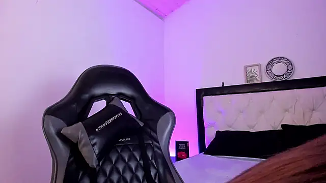 Sara Roades online show from December 2025 01:50:02 PM