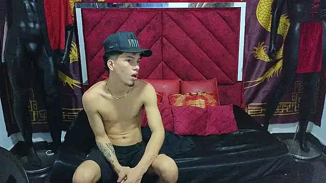 Snapshot of Pride_couple chatting on October 2025 11:29:02 PM Pride couple online show from October 2025 11:29:02 PM