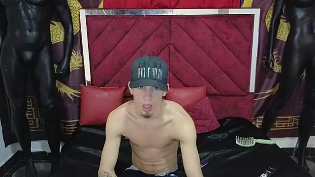 Snapshot of Pride_couple chatting on November 2025 11:29:01 PM Pride couple online show from November 2025 11:29:01 PM