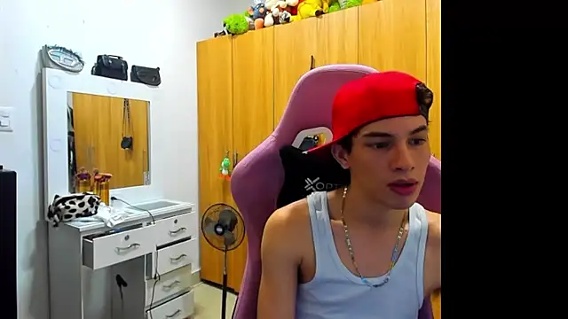 Pride couple online show from July 2026 08:02:01 PM