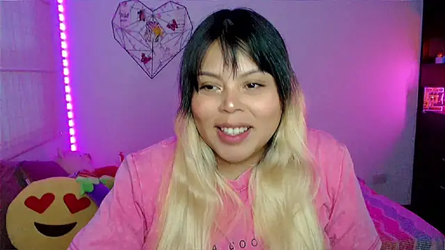 EllieMoonX online show from April 2026 11:08:02 PM