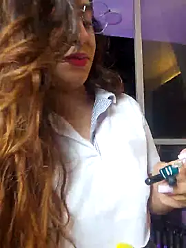 Snapshot of Meganthomson chatting on March 2026 02:48:02 AM Meganthomson online show from March 2026 02:48:02 AM