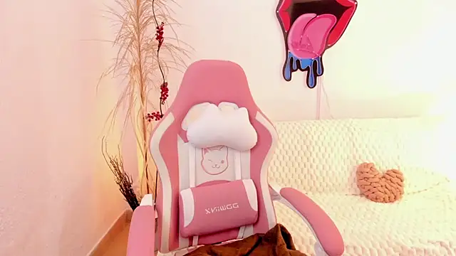 EmmaMyers1 online show from October 2025 11:01:02 PM