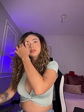 HoneyMollyX online show from November 2025 01:00:02 PM