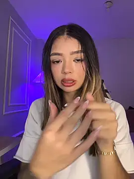 HoneyMollyX online show from April 2026 01:01:02 PM