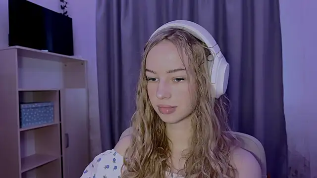 LunaCrave online show from October 2025 11:56:02 AM