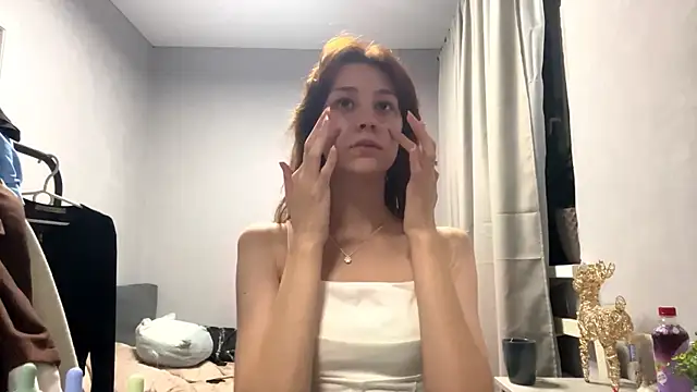 Snapshot of WildPeachh chatting on November 2025 07:57:01 PM WildPeachh online show from November 2025 07:57:01 PM