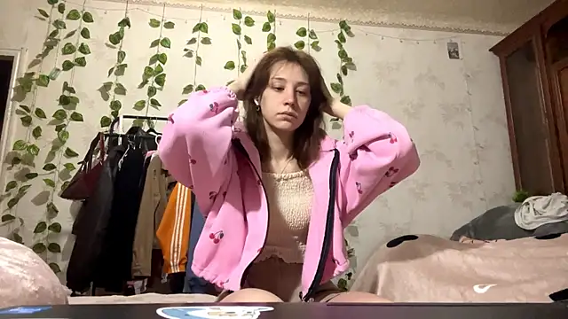 Snapshot of WildPeachh chatting on November 2025 09:18:01 PM WildPeachh online show from November 2025 09:18:01 PM