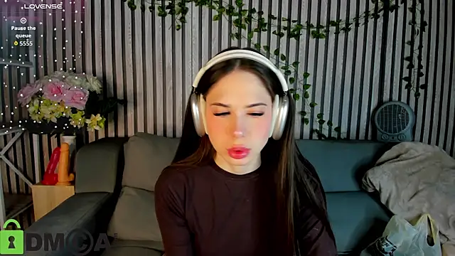 Lana Stones online show from November 2025 12:31:02 AM