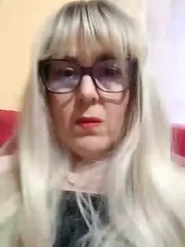 Snapshot of Amelialove42 chatting on November 2025 02:17:02 PM Amelialove42 online show from November 2025 02:17:02 PM