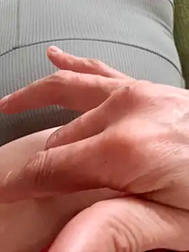 Snapshot of MiaSunni2334 chatting on October 2025 12:33:01 PM MiaSunni2334 online show from October 2025 12:33:01 PM