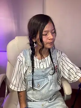 Snapshot of Ninfa_pink chatting on November 2025 09:59:01 PM Ninfa pink online show from November 2025 09:59:01 PM