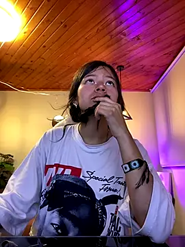 Snapshot of Ninfa_pink chatting on December 2025 06:47:02 PM Ninfa pink online show from December 2025 06:47:02 PM