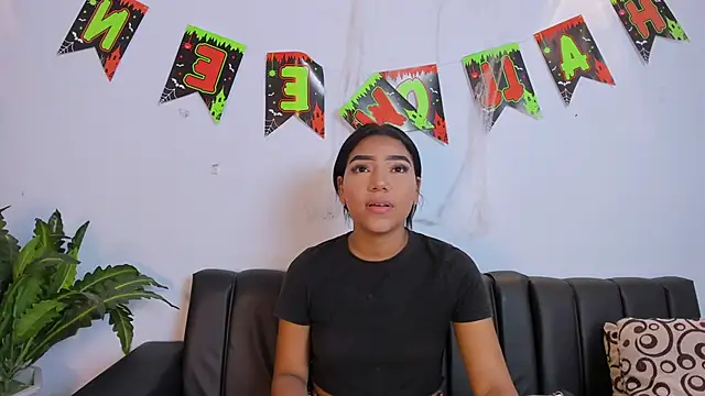 danka smith17 online show from October 2025 02:59:02 PM