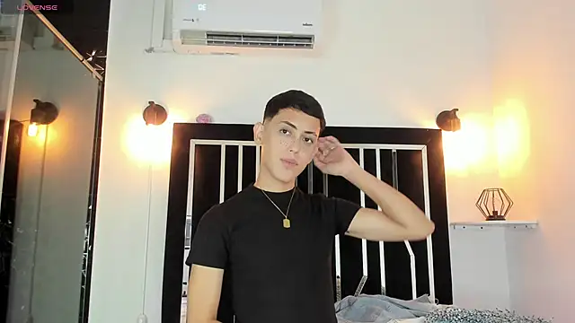 Iam criss09 online show from October 2025 12:28:02 PM