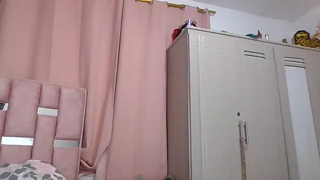 Snapshot of abby_moss_2 chatting on December 2025 09:29:01 AM abby moss 2 online show from December 2025 09:29:01 AM