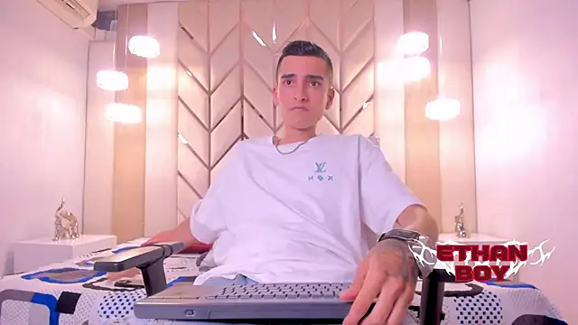 Ethan Boy  online show from March 2026 09:21:02 PM