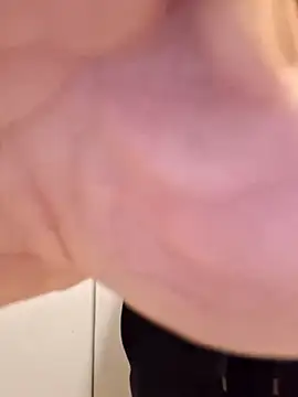 Snapshot of suisseitalie chatting on November 2025 09:24:02 PM suisseitalie online show from November 2025 09:24:02 PM