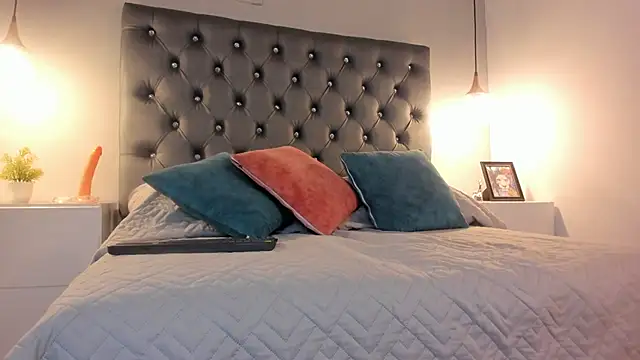 Miiaa Star  online show from November 2025 12:33:01 PM