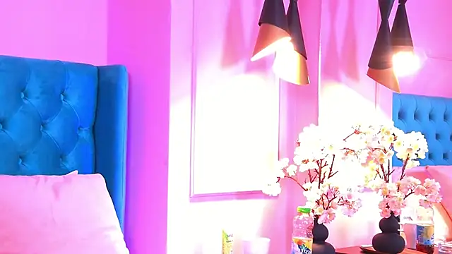 Snapshot of TaliaMorenne chatting on November 2025 04:07:02 PM TaliaMorenne online show from November 2025 04:07:02 PM