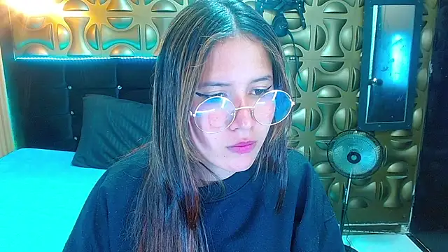 tinibunny online show from November 2025 07:56:01 PM