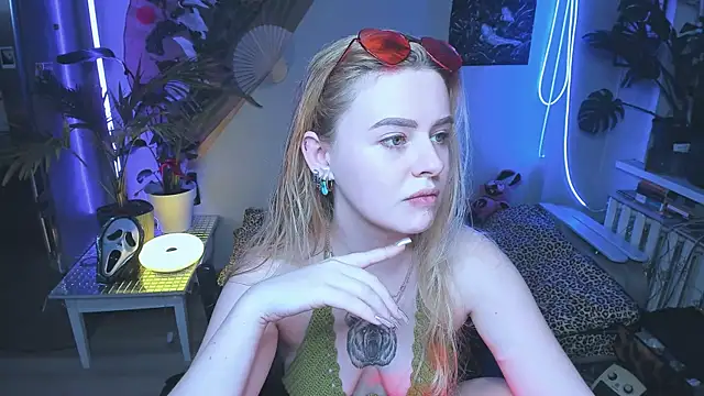 Alexa  Pirs online show from October 2025 03:24:02 PM