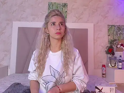 Snapshot of Sophie_teller chatting on December 2025 03:22:02 AM Sophie teller online show from December 2025 03:22:02 AM