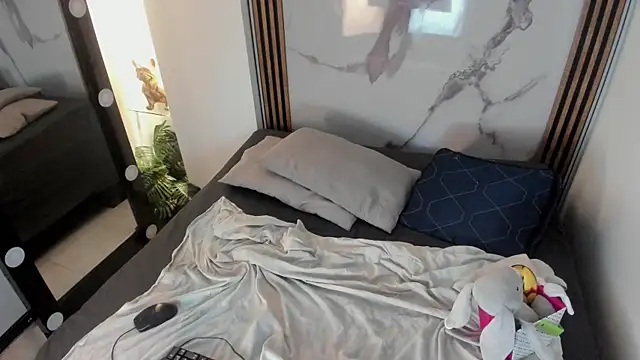 bubble  angel   online show from April 2026 12:13:01 PM