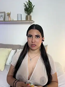 Snapshot of shainadavis chatting on April 2026 03:09:01 AM shainadavis online show from April 2026 03:09:01 AM