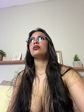 Snapshot of shainadavis chatting on June 2026 03:31:01 AM shainadavis online show from June 2026 03:31:01 AM