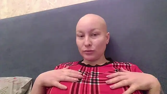 Snapshot of SweetKrysty chatting on October 2025 08:42:01 PM SweetKrysty online show from October 2025 08:42:01 PM