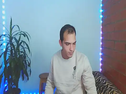 Maax3023 online show from October 2025 05:15:02 PM