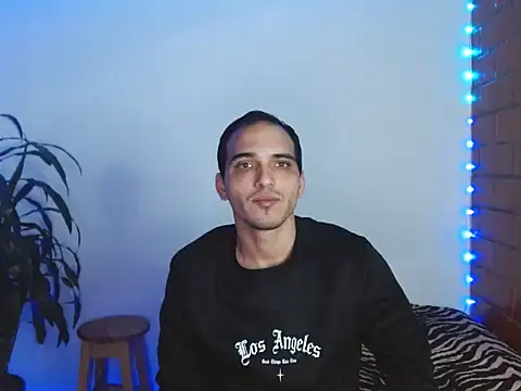 Maax3023 online show from November 2025 05:14:01 PM