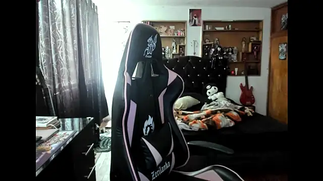 Maki Zein  online show from October 2025 03:47:02 PM