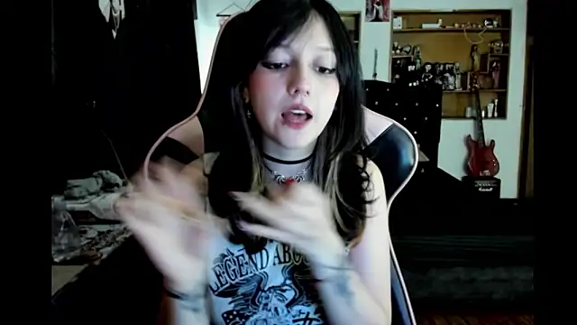 Snapshot of Maki_Zein_ chatting on March 2026 11:01:01 PM Maki Zein online show from March 2026 11:01:01 PM