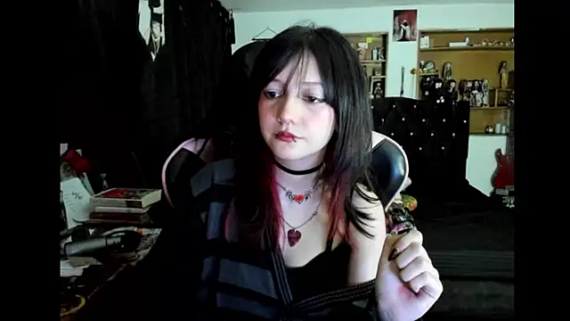 Snapshot of Maki_Zein_ chatting on March 2026 03:44:02 AM Maki Zein online show from March 2026 03:44:02 AM