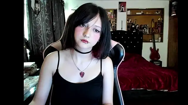 Snapshot of Maki_Zein_ chatting on April 2026 09:32:01 PM Maki Zein online show from April 2026 09:32:01 PM