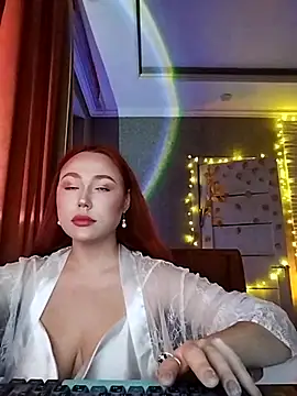 LolaMint  online show from December 2025 01:09:01 PM