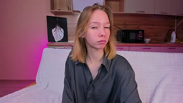 LilyVoise online show from October 2025 12:28:02 PM