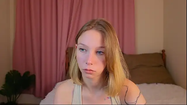 LilyVoise online show from October 2025 12:39:01 PM